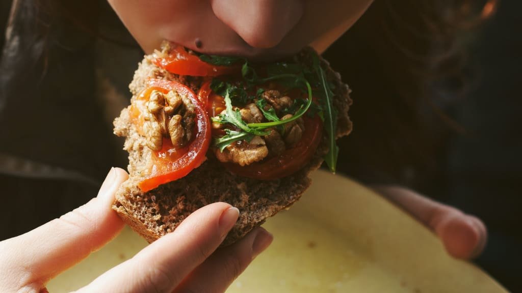 the etiquette of eating messy appetizers