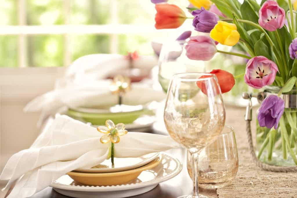 Everyday dining manners you're probably breaking without knowing it.